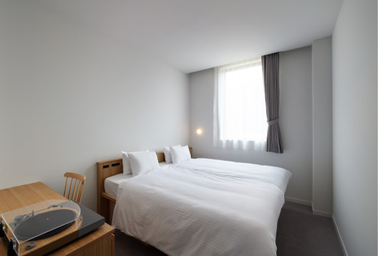 Superior Hollywood Twin