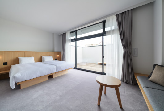 Superior Hollywood Twin